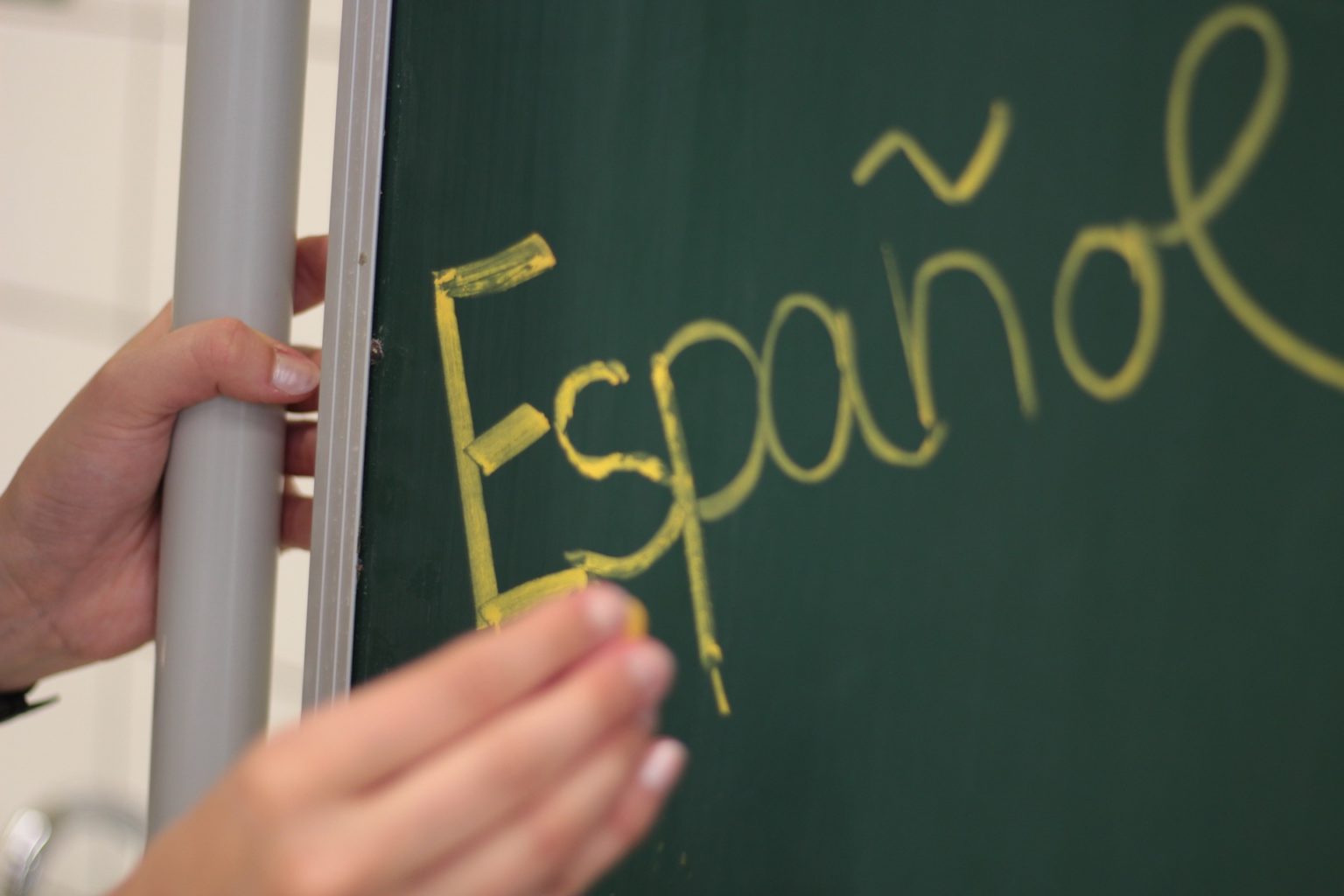 How To Say "Shut Up" In Spanish - Spanish in Seconds